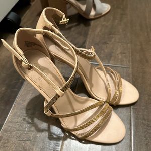 💥MOVE OUT SALE💥 BCBG heels